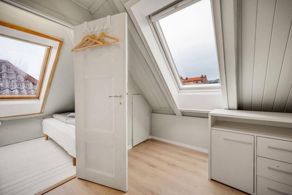 Dinbnb Homes I 4-Bedroom Historical House In Romantic Surroundings เบอร์เกน ภายนอก รูปภาพ