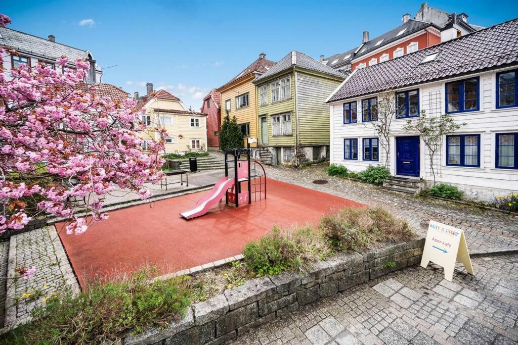 Dinbnb Homes I 4-Bedroom Historical House In Romantic Surroundings เบอร์เกน ภายนอก รูปภาพ
