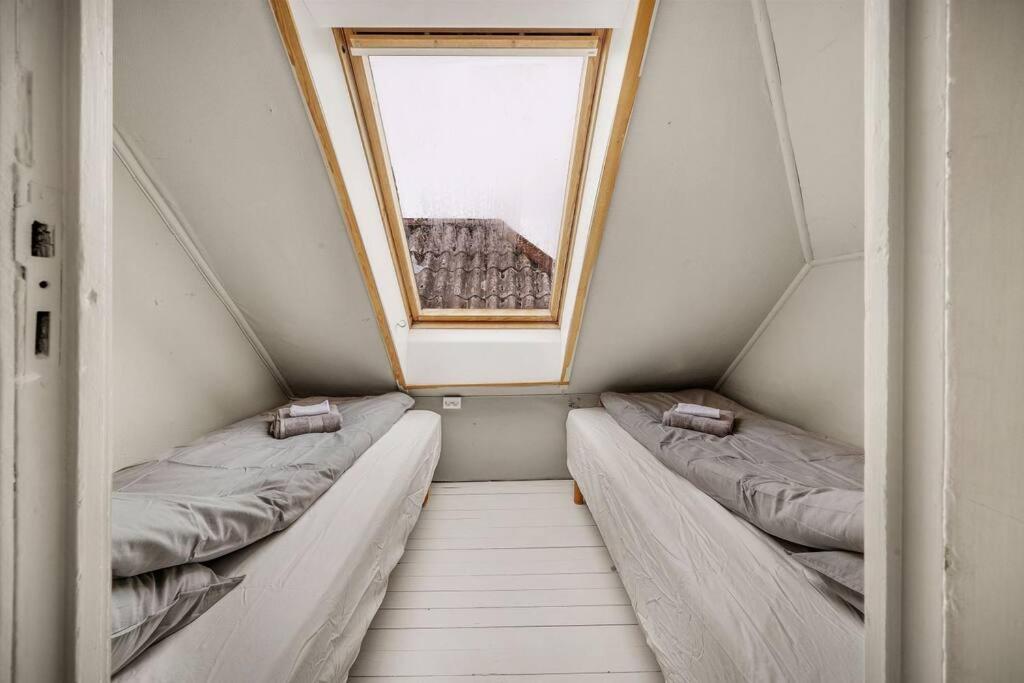 Dinbnb Homes I 4-Bedroom Historical House In Romantic Surroundings เบอร์เกน ภายนอก รูปภาพ