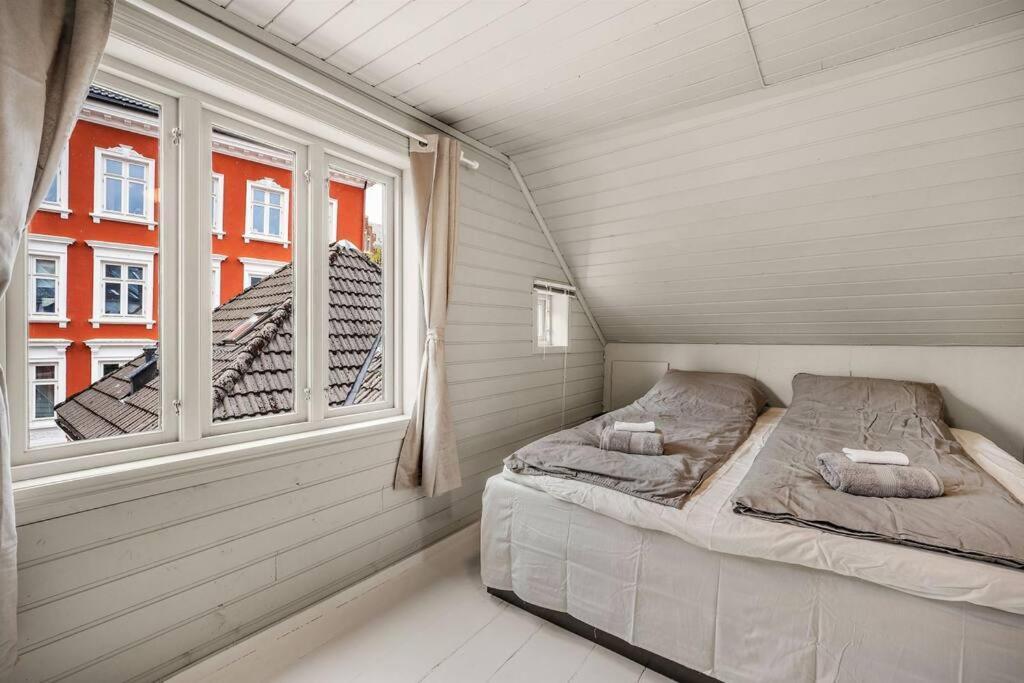 Dinbnb Homes I 4-Bedroom Historical House In Romantic Surroundings เบอร์เกน ภายนอก รูปภาพ