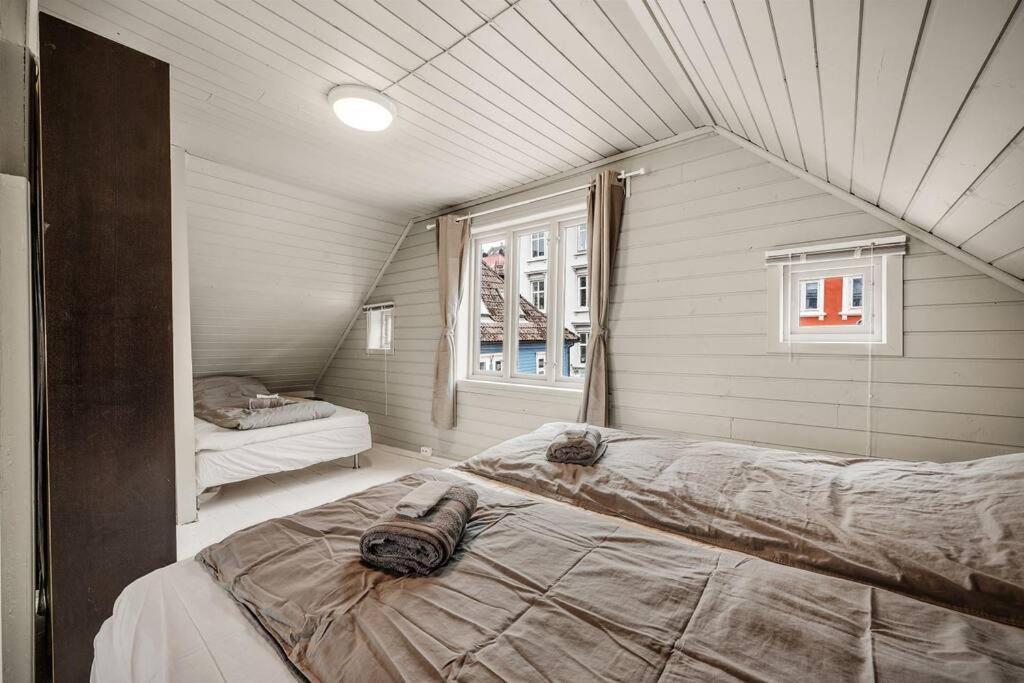 Dinbnb Homes I 4-Bedroom Historical House In Romantic Surroundings เบอร์เกน ภายนอก รูปภาพ