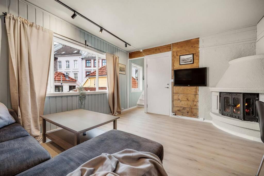Dinbnb Homes I 4-Bedroom Historical House In Romantic Surroundings เบอร์เกน ภายนอก รูปภาพ