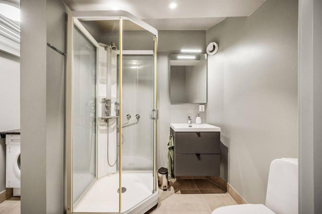 Dinbnb Homes I 4-Bedroom Historical House In Romantic Surroundings เบอร์เกน ภายนอก รูปภาพ